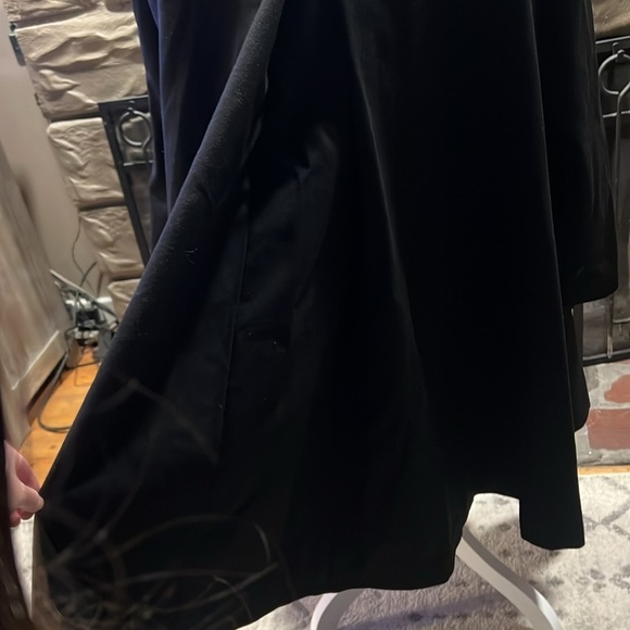 Lattelier Cape Style Wool and Cashmere Coat - Picture 5 of 9